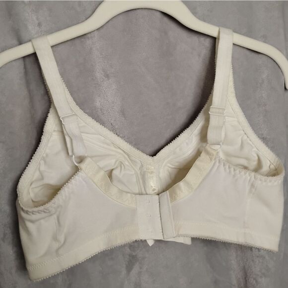 Mastectomy Bra One Of Many - Picture 2 of 3
